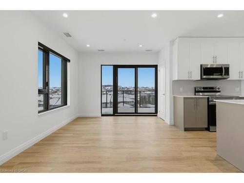 724-525 New Dundee Road, Kitchener, ON - Indoor Photo Showing Kitchen