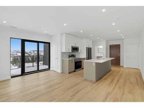 724-525 New Dundee Road, Kitchener, ON - Indoor Photo Showing Kitchen