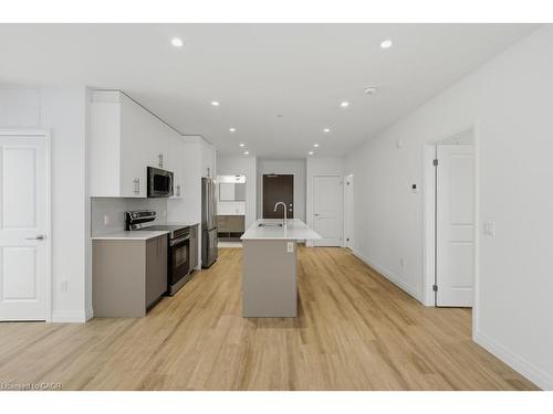 724-525 New Dundee Road, Kitchener, ON - Indoor Photo Showing Kitchen