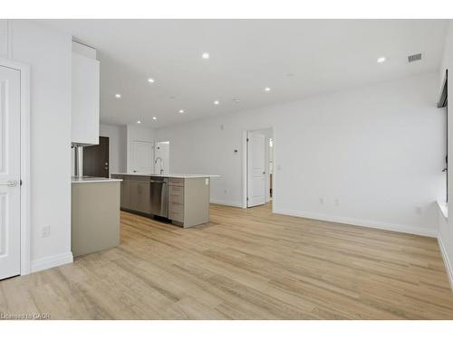 724-525 New Dundee Road, Kitchener, ON - Indoor Photo Showing Kitchen