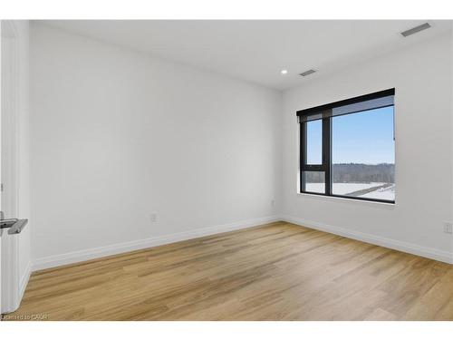 724-525 New Dundee Road, Kitchener, ON - Indoor Photo Showing Other Room