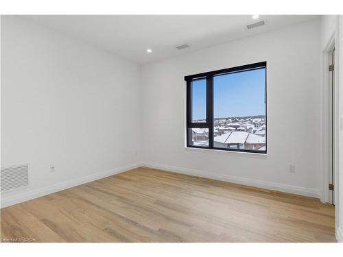 724-525 New Dundee Road, Kitchener, ON - Indoor Photo Showing Other Room
