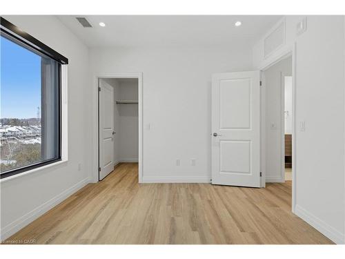 724-525 New Dundee Road, Kitchener, ON - Indoor Photo Showing Other Room