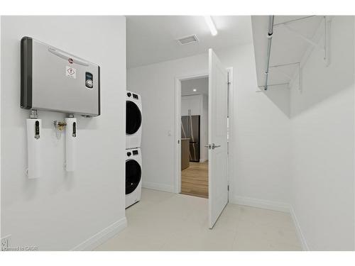 724-525 New Dundee Road, Kitchener, ON - Indoor