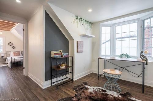 122 Queensdale Avenue E, Hamilton, ON - Indoor