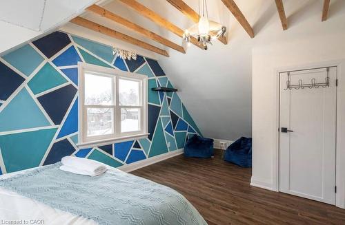 122 Queensdale Avenue E, Hamilton, ON - Indoor Photo Showing Bedroom