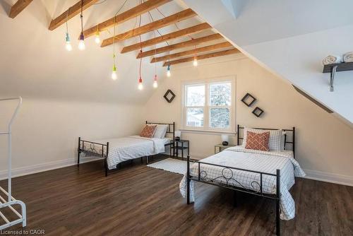 122 Queensdale Avenue E, Hamilton, ON - Indoor Photo Showing Bedroom