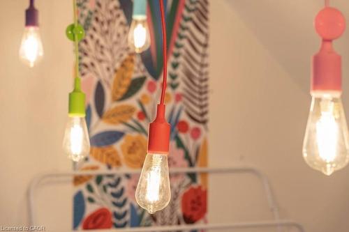 122 Queensdale Avenue E, Hamilton, ON - Indoor Photo Showing Bathroom