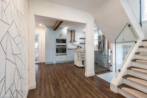 122 Queensdale Avenue E, Hamilton, ON - Indoor