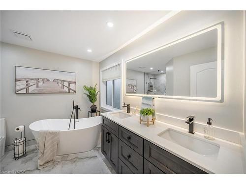 1351 Mcguffin Gate, Milton, ON - Indoor Photo Showing Bathroom