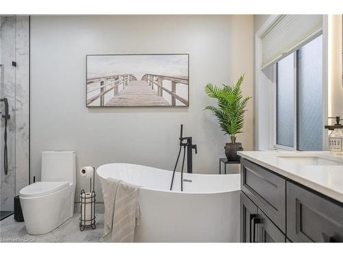 1351 Mcguffin Gate, Milton, ON - Indoor Photo Showing Bathroom