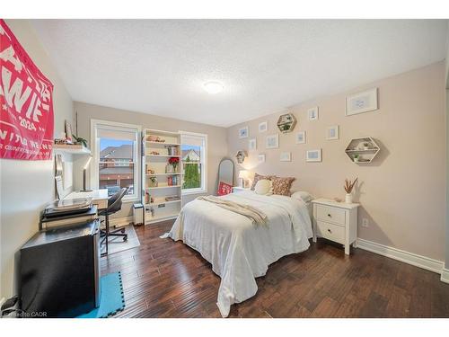 1351 Mcguffin Gate, Milton, ON - Indoor Photo Showing Bedroom