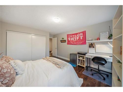 1351 Mcguffin Gate, Milton, ON - Indoor Photo Showing Bedroom