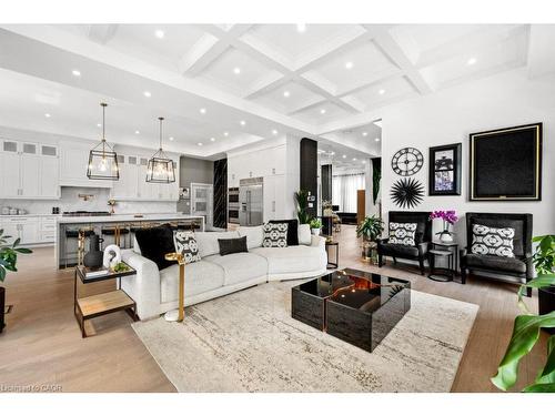 334 Third Line, Oakville, ON - Indoor Photo Showing Living Room