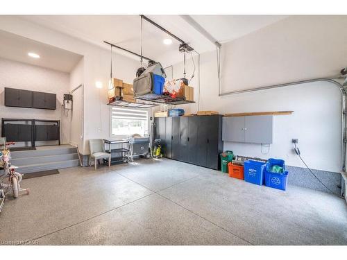 334 Third Line, Oakville, ON - Indoor Photo Showing Garage