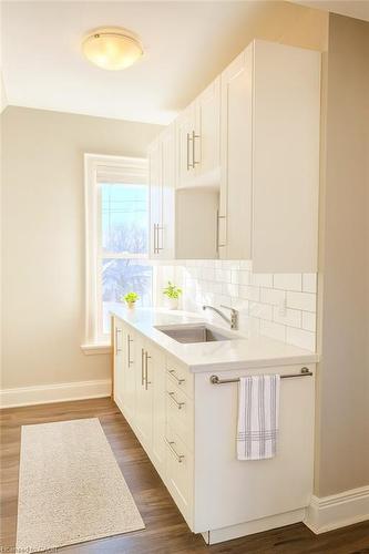 201-63 Henry Street, Cambridge, ON - Indoor Photo Showing Kitchen