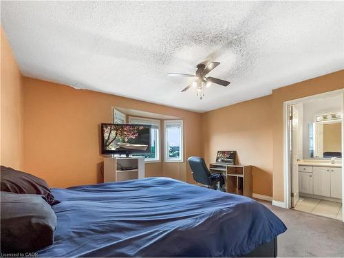 47 Dynasty Avenue, Stoney Creek, ON - Indoor Photo Showing Bedroom
