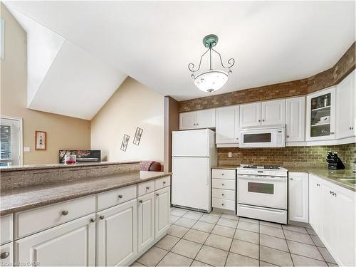 47 Dynasty Avenue, Stoney Creek, ON - Indoor Photo Showing Kitchen