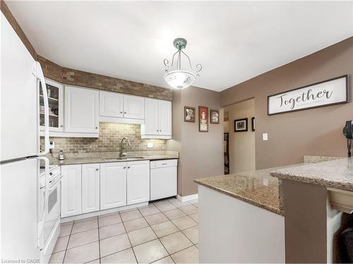 47 Dynasty Avenue, Stoney Creek, ON - Indoor Photo Showing Kitchen