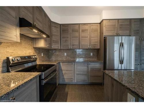 107 Cuesta Heights, Hamilton, ON - Indoor Photo Showing Kitchen With Upgraded Kitchen