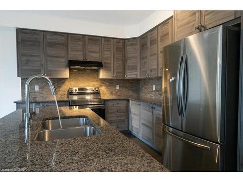 107 Cuesta Heights, Hamilton, ON - Indoor Photo Showing Kitchen With Double Sink With Upgraded Kitchen