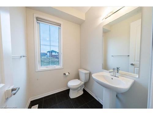 107 Cuesta Heights, Hamilton, ON - Indoor Photo Showing Bathroom