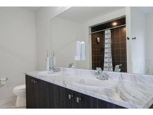 107 Cuesta Heights, Hamilton, ON - Indoor Photo Showing Bathroom