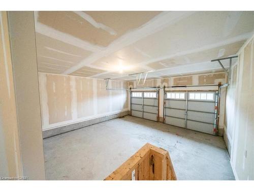 107 Cuesta Heights, Hamilton, ON - Indoor Photo Showing Garage