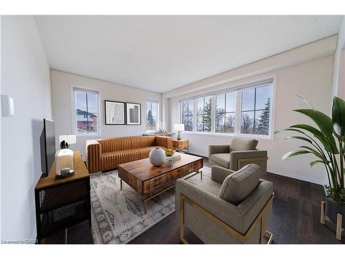 107 Cuesta Heights, Hamilton, ON - Indoor Photo Showing Living Room