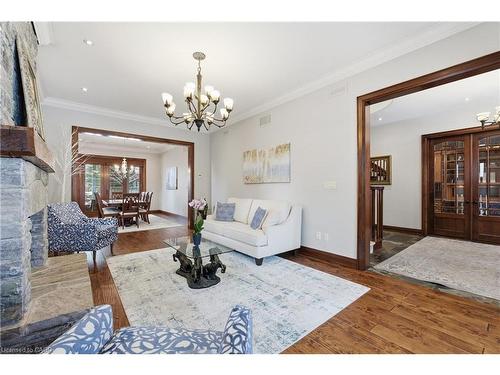 334 Belvenia Road, Burlington, ON - Indoor Photo Showing Living Room