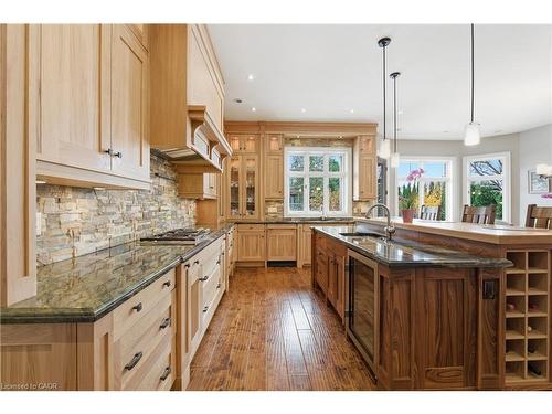 334 Belvenia Road, Burlington, ON - Indoor Photo Showing Kitchen With Upgraded Kitchen