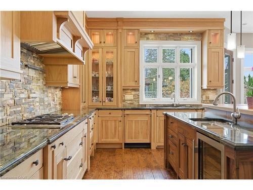 334 Belvenia Road, Burlington, ON - Indoor Photo Showing Kitchen With Double Sink With Upgraded Kitchen