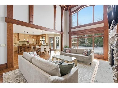 334 Belvenia Road, Burlington, ON - Indoor Photo Showing Living Room