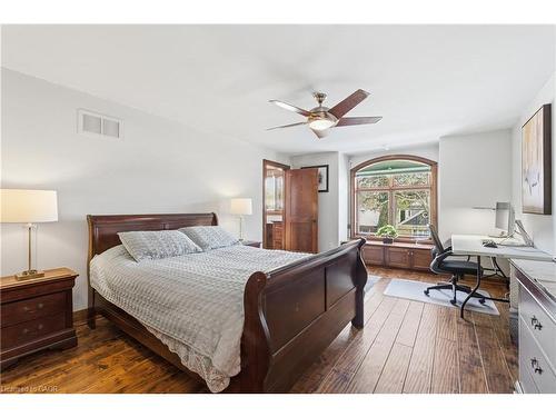 334 Belvenia Road, Burlington, ON - Indoor Photo Showing Bedroom
