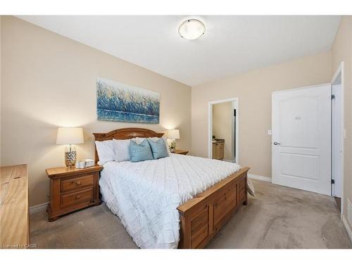 99-2125 Itabashi Way, Burlington, ON - Indoor Photo Showing Bedroom