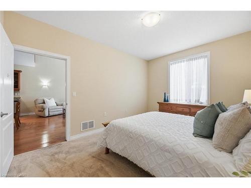 99-2125 Itabashi Way, Burlington, ON - Indoor Photo Showing Bedroom