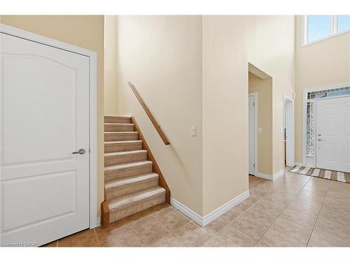 99-2125 Itabashi Way, Burlington, ON - Indoor Photo Showing Other Room