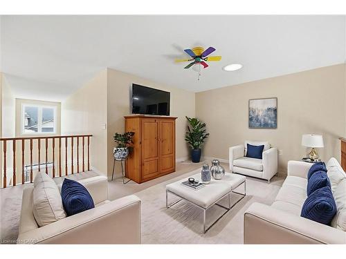 99-2125 Itabashi Way, Burlington, ON - Indoor Photo Showing Living Room