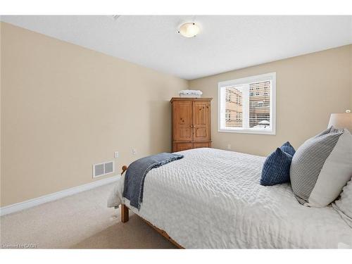 99-2125 Itabashi Way, Burlington, ON - Indoor Photo Showing Bedroom