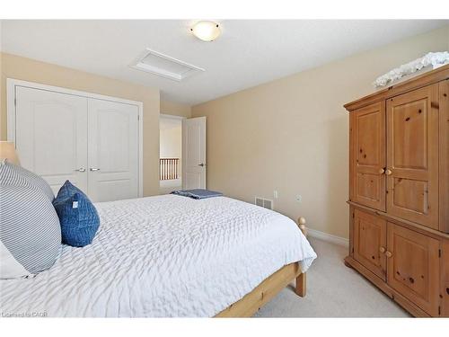 99-2125 Itabashi Way, Burlington, ON - Indoor Photo Showing Bedroom
