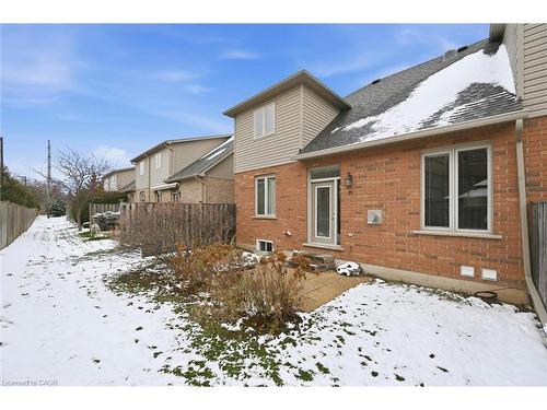 99-2125 Itabashi Way, Burlington, ON - Outdoor With Exterior