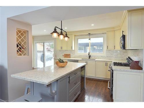 65 Rolston Drive, Hamilton, ON - Indoor Photo Showing Kitchen With Upgraded Kitchen