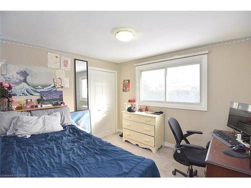 65 Rolston Drive, Hamilton, ON - Indoor Photo Showing Bedroom