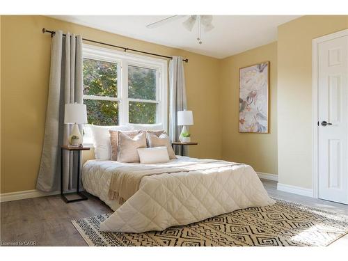 39 Cloverhill Road, Hamilton, ON - Indoor Photo Showing Bedroom