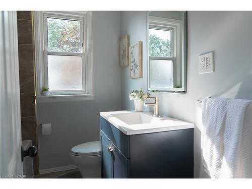 39 Cloverhill Road, Hamilton, ON - Indoor Photo Showing Bathroom