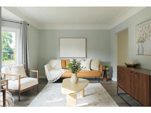 39 Cloverhill Road, Hamilton, ON - Indoor Photo Showing Living Room