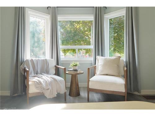 39 Cloverhill Road, Hamilton, ON - Indoor Photo Showing Bedroom