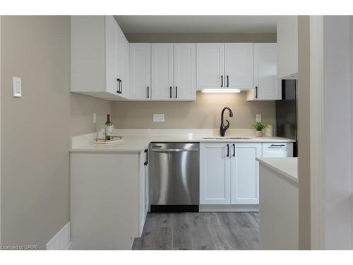 39 Cloverhill Road, Hamilton, ON - Indoor Photo Showing Kitchen
