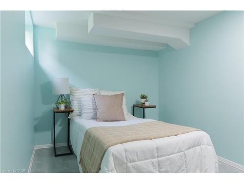 39 Cloverhill Road, Hamilton, ON - Indoor Photo Showing Bedroom