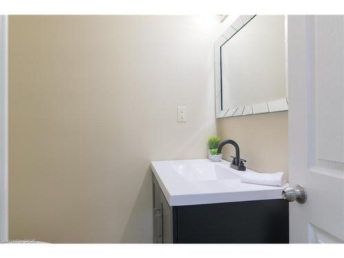 39 Cloverhill Road, Hamilton, ON - Indoor Photo Showing Bathroom